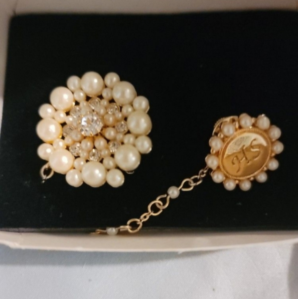 Vintage Gold plated Pendent with pearls.